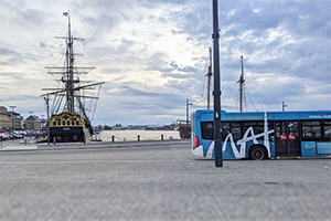 Bus du réseau MAT sur le port de Saint-Malo 